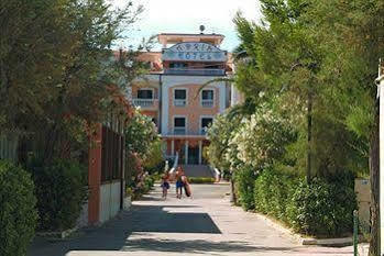 Hotel Residence Adria Rodi Garganico Dış mekan fotoğraf